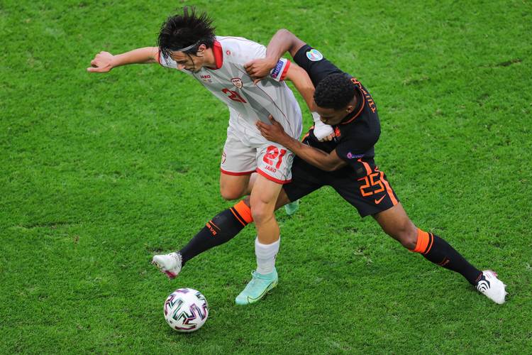 中国足球对荷兰足球直播